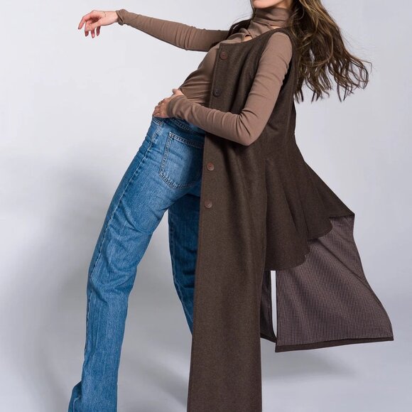 Aakasha Sleeveless Lined Coat with Short Peplum Back - Picture 1 of 11
